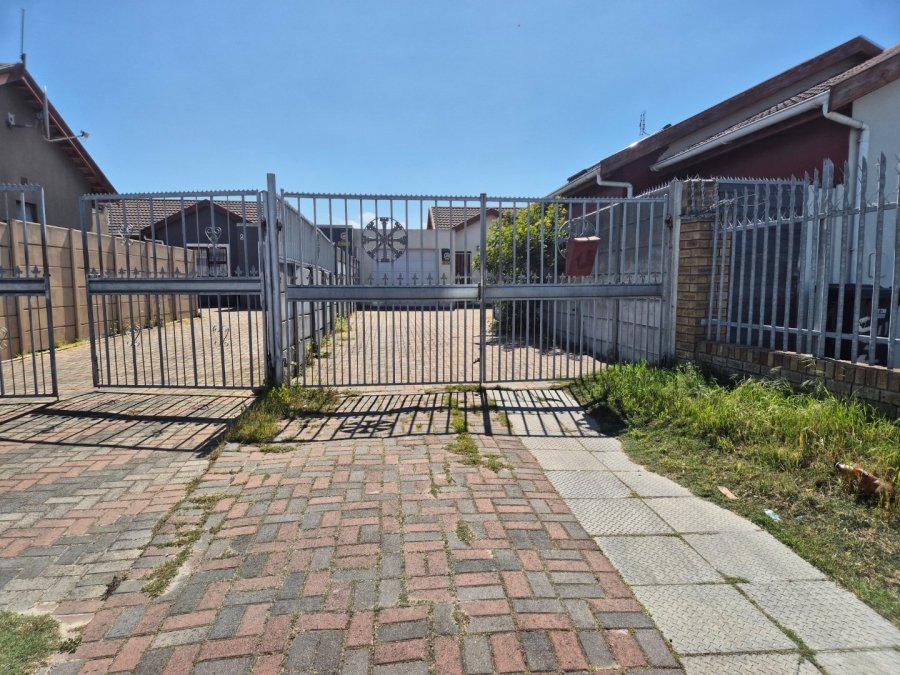 2 Bedroom Property for Sale in Brentwood Park Western Cape